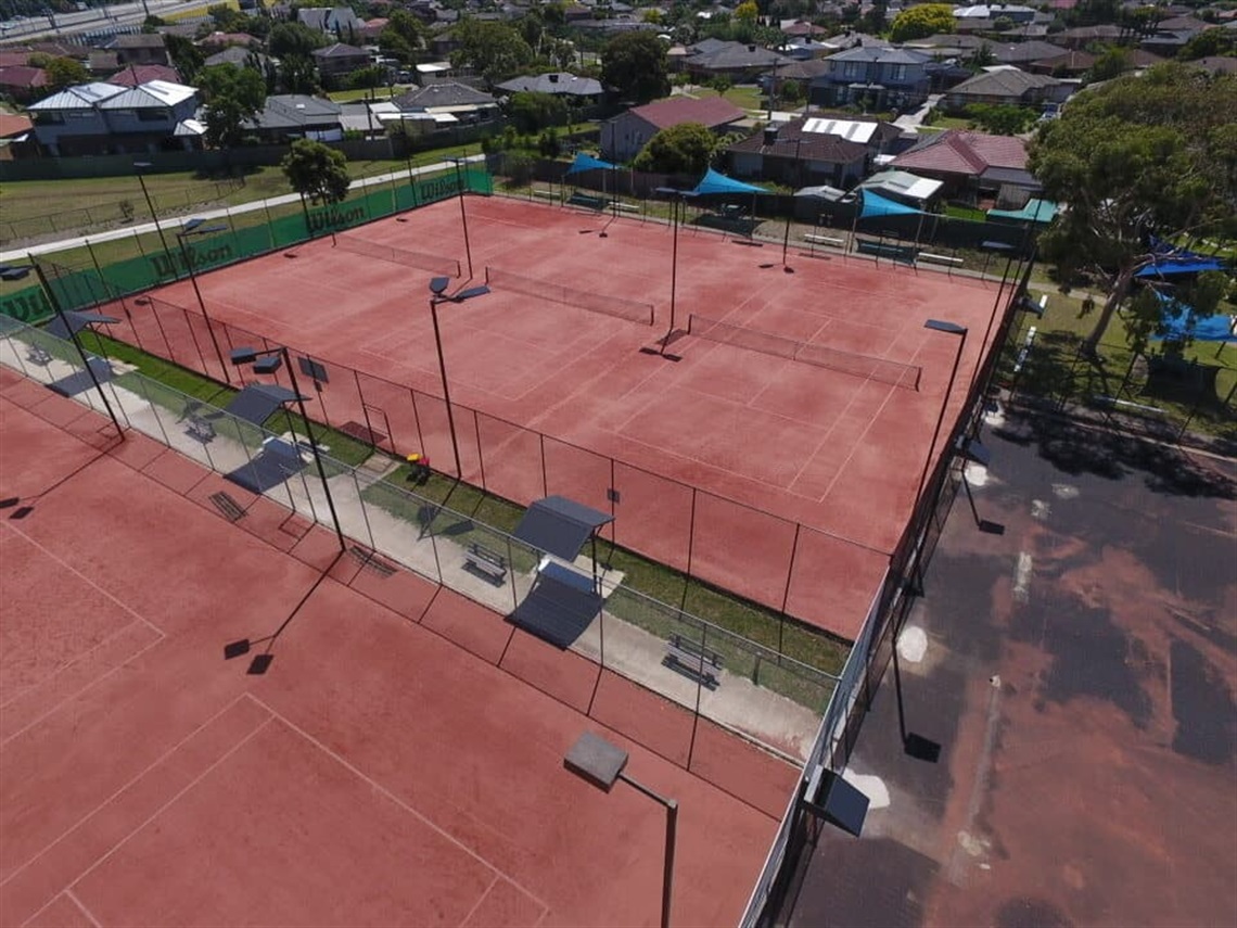 Gladstone-Park-Tennis-Club-Tennis-Courts.3.jpg